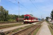 18.08.2012 - Pardubice-Rosice n.L.: 843.015-9 přijíždí v čele opožděného R 985 Liberec - Pardubice hl.n. © PhDr. Zbyněk Zlinský