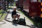 18.08.2012 - Pardubice-Rosice n.L.: hrozí kolize parního vlaku s dveřmi M 131.2053 © PhDr. Zbyněk Zlinský