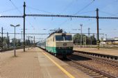 18.08.2012 - Pardubice hl.n.: 150.215-2 přijíždí v čele R 709 ''Velehrad'' Praha-Smíchov - Luhačovice © PhDr. Zbyněk Zlinský