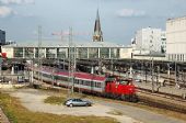 2070.051 přistavuje soupravu k 10. nástupišti, Wien Westbahnhof, 17.08.2012 © Lukáš Hučko