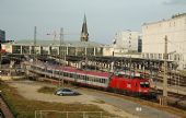 1016.035 odjíždí v čele IC 744 ''Licht für die Welt'' ze stanice Wien Westbahnhof, 17.08.2012 © Lukáš Hučko