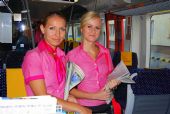 Stewardky Marta a Viky vo vlaku RegioJet. © Ivan Wlachovský