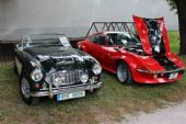 25.08.2012 - Hradec Králové, Smetanovo nábř.: Austin Healey 100/6 (1957) a Opel GT 1900 (1968) © PhDr. Zbyněk Zlinský