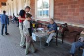 09.09.2012 - Trutnov hl.n.: ministánek s železničními pohlednicemi na nástupišti © PhDr. Zbyněk Zlinský