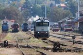 09.09.2012 - Trutnov hl.n.: 750.706-4 odstupuje z R 853 „Rozkoš“ Praha hl.n. - Trutnov hl.n. (foto z trati za stavědlem III) © PhDr. Zbyněk Zlinský