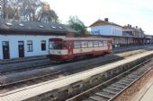 09.09.2012 - Trutnov hl.n.: 810.655-1 přijíždí jako Os 15414 z Jaroměře (foto z R 856) © PhDr. Zbyněk Zlinský