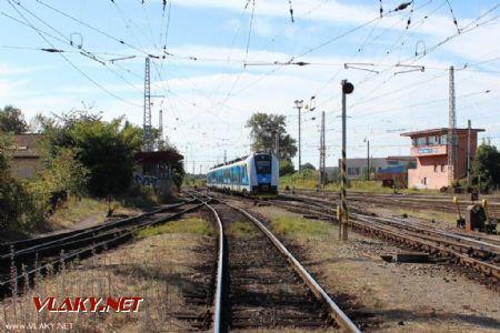 26.09.2012 - Hradec Králové hl.n.: jednotka 440.009-9+442.009-7+441.009-8 odjíždí jako Os 6213 Jaroměř - Pardubice hl.n. © PhDr. Zbyněk Zlinský