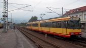 Postarší tramvaj typu Düwag GT8-100C společnosti AVG z roku 1994 přijela do nádraží Wörth(Rhein) a čeká jí cesta po tramvajové trati do centra	2.7.2012	 © Jan Přikryl