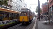 Karlsruhe: ''Residenzwagen'' ev.č. 92 z 10. let v procesu modernizace projíždí zastávkou Kronenplatz směrem do vozovny VBK	3.7.2012	 © Jan Přikryl