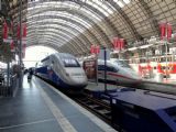 Frankfurt Hbf, jednotky TGV Duplex do Marseille a ICE ř. 406.003-4 do Brusselu, 18.8.2012 © Jiří Mazal