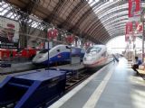 Frankfurt Hbf, jednotky TGV Duplex do Marseille a ICE ř. 406.003-4 do Brusselu, 18.8.2012 © Jiří Mazal