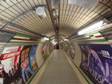 Londýnské metro, stanice Tottenham Court Road, 20.8.2012 © Jiří Mazal