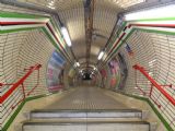 Londýnské metro, stanice Tottenham Court Road, 20.8.2012 © Jiří Mazal