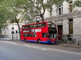 London, odstavené autobusy na Northumberland Avenue, 22.8.2012 © Jiří Mazal