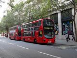 London, odstavené autobusy na Northumberland Avenue, 22.8.2012 © Jiří Mazal