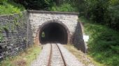 Wutachtalbahn: jižně od nejdelšího tunelu se nachází krátký Kleiner Stockhalde-Tunnel	4.7.2012	 © Jan Přikryl