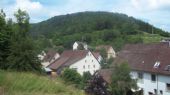 Wutachtalbahn: pohled na zástavbu vesnice Grimmelshofen v údolí Wutachu	4.7.2012	 © Jan Přikryl