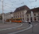 Basel: souprava ''nosítek'' řady Be 6/8 a původní tramvaje řady Be 4/6 z 80. let regionálního dopravce BLT opouští tramvajový terminál u nádraží SBB	4.7.2012	 © Jan Přikryl