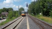 Vlakotramvaj poslední série z roku 2004 se blíží od Heilbronnu k zastávce Weinsberg na Hohenlohebahn	5.7.2012	 © Jan Přikryl