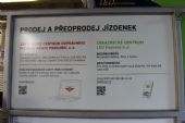 13.11.2012 - Pardubice hl.n.: základní informace pro cestující vlevo, pouhá reklama vpravo © PhDr. Zbyněk Zlinský
