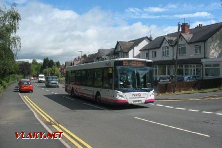 8.2011 - Redditch: autobus spoločnosti first na linke 55 zachytený v štvrti southcrest; © Martin Susedík