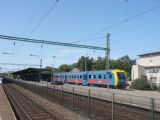 Siófok: přijíždí soupravový vlak s rekonstruovanými vozy řady Bhv © Tomáš Kraus, 26.8.2012