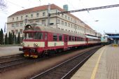 28.11.2012 - Hradec Králové hl.n.: 80 29 204-2 odjíždí v čele Sp 1784 do Trutnova, vpravo 150.215-2 + 163.248-8 na R 953 z Prahy © PhDr. Zbyněk Zlinský