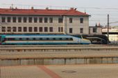 19.11.2012 - Praha hl.n.: 680.003 jako SC 509 ''SC Pendolino'' i IC 1353 ''LEO Express'' zamíří do Ostravy hl.n. © PhDr. Zbyněk Zlinský