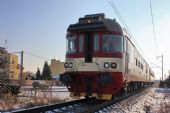 09.12.2012 - Hradec Králové: 854.023-9 v čele Sp 1788 Pardubice hl.n. - Trutnov hl.n. na přechodu P5371 v ulici Bezručově © PhDr. Zbyněk Zlinský