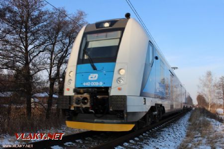 09.12.2012 - Hradec Králové: 440.009-9 + 442.009-7 + 441.009-8 jako Sp 1851 Hradec Králové hl.n. - Pardubice hl.n. míjí Nový Březhrad © PhDr. Zbyněk Zlinský