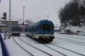 15.12.2012 - Stará Paka: 810.493-7 od Os 16469 z Lomnice n.P. a 843.016-7 v čele odjíždějícího Os 5410 Nová Paka - Liberec © PhDr. Zbyněk Zlinský