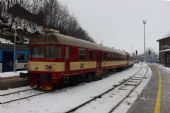 15.12.2012 - Stará Paka: 854.019-7 + 80-29213-3 jako Sp 1807 Chlumec n.C. - Trutnov hl.n., vlevo Os 5407 Liberec - Nová Paka © PhDr. Zbyněk Zlinský