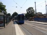 28.07.2011 - Stockholm: Moderná nízkopodlažná električka na linke číslo 7 prichádza na zástavku Gröna Lund © Martin Kóňa