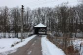 19.01.2013 - Peklo nad Zdobnicí: krytý dřevěný věšadlový most od přejezdu P 4126 © PhDr. Zbyněk Zlinský