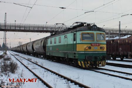 19.01.2013 - Hradec Králové hl.n.: 122.049-0 přijíždí s nákladním vlakem © PhDr. Zbyněk Zlinský