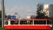 20.09.2012 - Moskva: tramvaj typu LM 99 AE se starším typem čela vyvinutá pro provoz v Moskvě © Lukáš Uhlíř