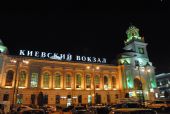 20.09.2012 - Moskva: impozantní budova Kyjevského nádraží v krásném nočním osvětlení © Lukáš Uhlíř