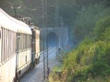 Z tunela sa práši - rekonštrukcia trate prebieha, 19.9.2012, Bijelo Polje-Mojkovac © Marek L.Guspan