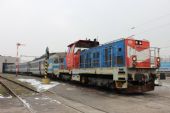 09.02.2013 - Bohumín: 714.209-4 vytahuje ''pantograf'' s vozem 460.008-6 v čele z haly © PhDr. Zbyněk Zlinský