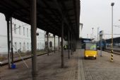 09.02.2013 - Bohumín: na nástupiště 1A se dostavilo i vozidlo na odvoz odpadu Vogelsang/Balkancar © PhDr. Zbyněk Zlinský