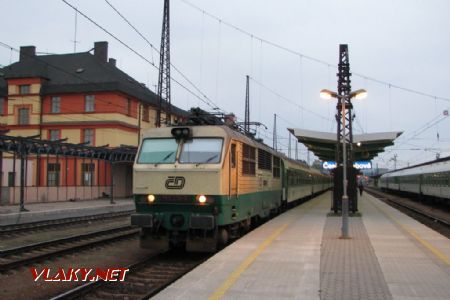 25.09.2010 - Česká Třebová: 150.210-3 v čele Ex 522 ''Zlínský expres'' do Prahy hl.n. © PhDr. Zbyněk Zlinský