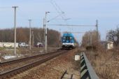 23.03.2013 - Stéblová: 843.018-3 v čele R 985 Liberec - Pardubice hl.n. na přejezdu P5356 © PhDr. Zbyněk Zlinský