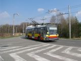 05.04.2011 - Hradec Králové: jediný hradecký dvouzdrojový vůz ŠKODA 21 Tr ACI č. 50 linky 1 směr Kluky na staré Brněnské třídě © PhDr. Zbyněk Zlinský