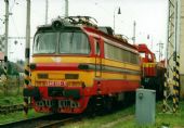 240 125-5 v depe Zvolen.   5.9.2001,  Zvolen, © Ondrej Krajňák