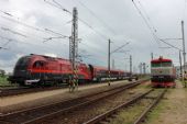 22.05.2013 - ZC VUZ Velim: ''ÖBB railjet'' se strojem 1216.229-5 v čele najíždí kolem T 478.1010 k nástupišti © PhDr. Zbyněk Zlinský