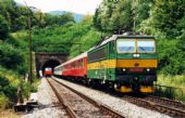 163 251-2 s R 421 Excelsior., Ružín, 23.07.2003, © Ondrej Krajňák