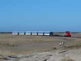 Wangerooge, lokomotiva ř. 399.108 odjíždí k městu, 20.4.2013 ©Jiří Mazal