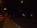19.5.2013 - blikajúce žlté svetlá signalizujú uzávierku tunela Horelica, pohľad od križovatky ciest zo Svrčinovca a Makova, 21:41, Čadca, © Ing. Ján PALUCH, PhD.