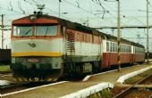 751 024-1 v čele osobného vlaku do Plešivca, 12.09.2001,  Haniska pri Košiciach, ©  Ondrej Krajňák