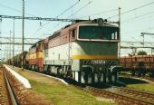 753 147-8/378-9 v čele nákladného vlaku, 13.07.2001,  Haniska pri Košiciach, ©  Ondrej Krajňák
